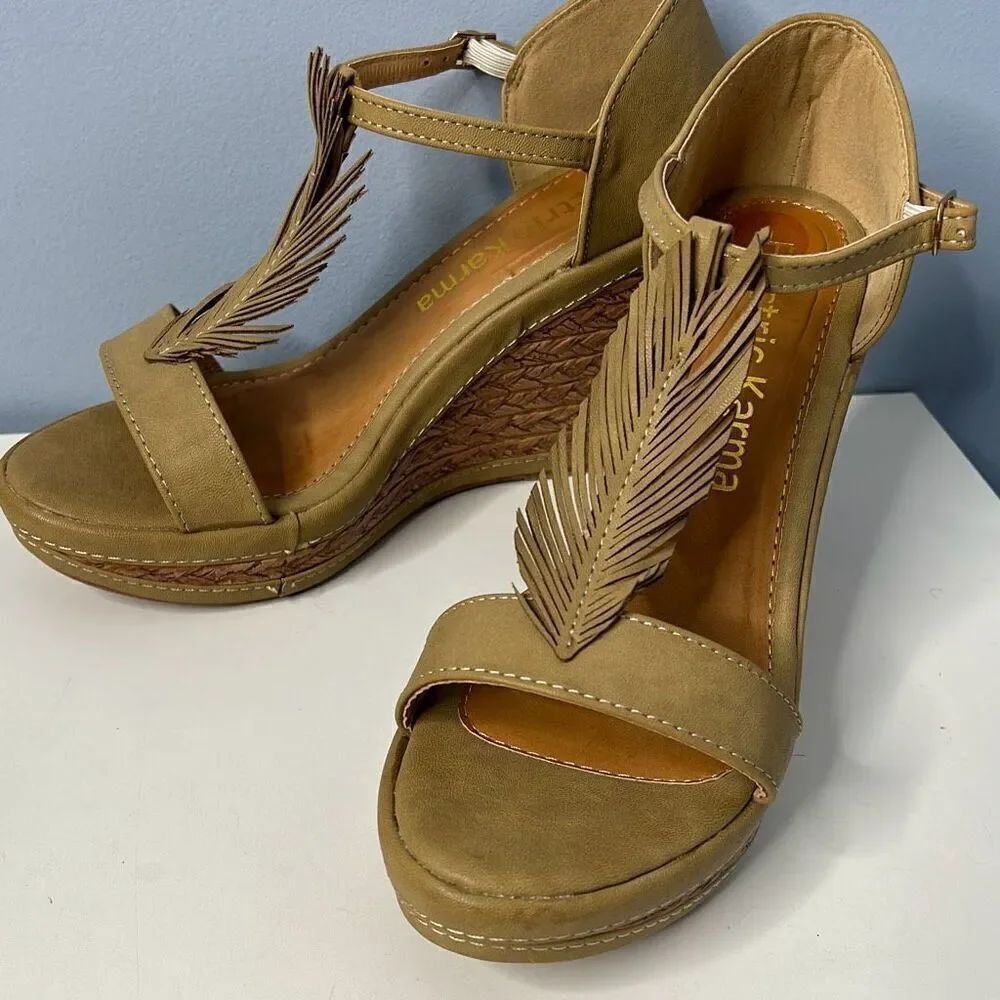 Electric Karma Wedge Heels Olive Sz 8 1/2